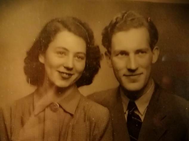 Et bilde som inneholder tekst, vegg, person, innendrs

Automatisk generert beskrivelse